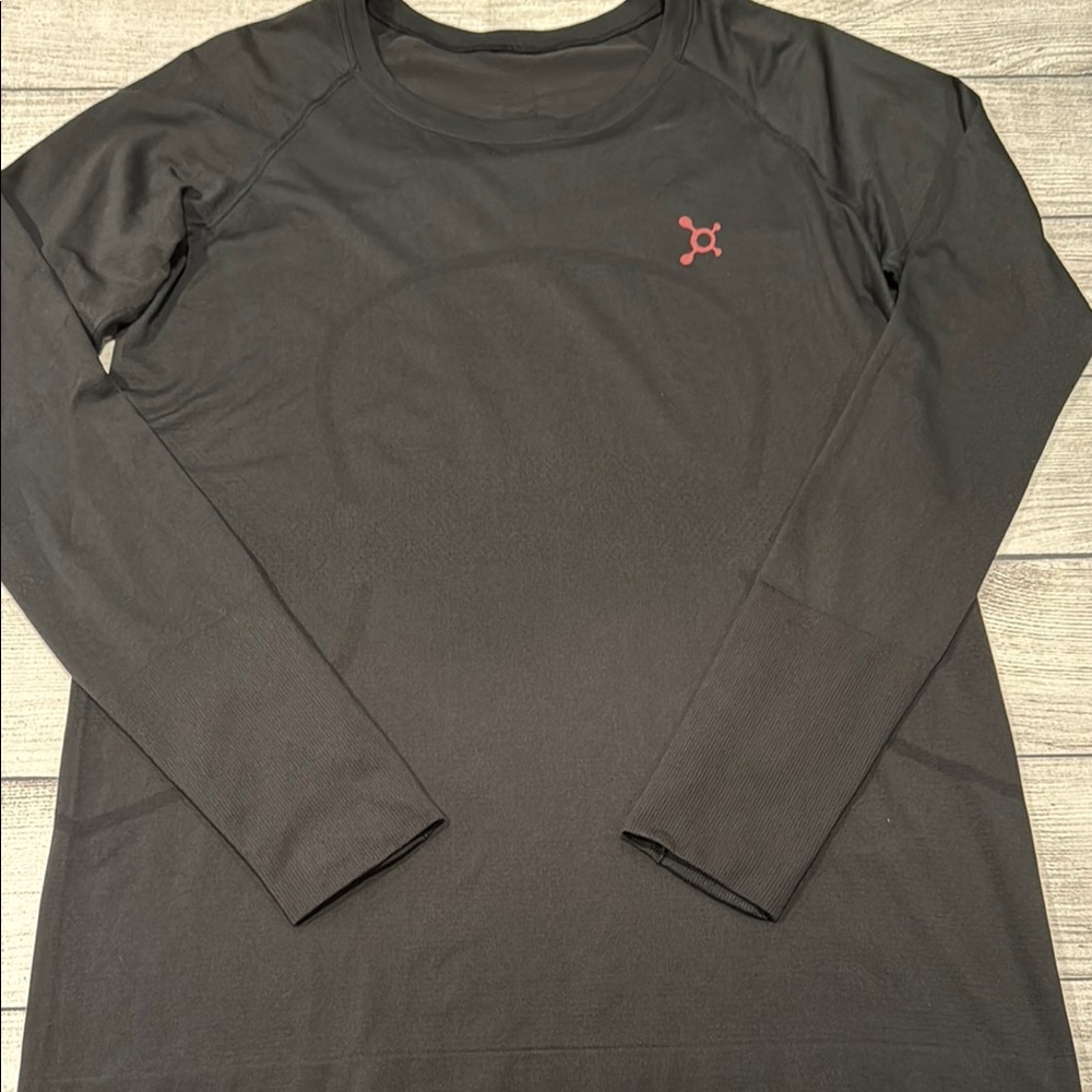🍋Women’s Lululemon Swiftly Tech Orange Theory long sleeve size 14 black🍋
